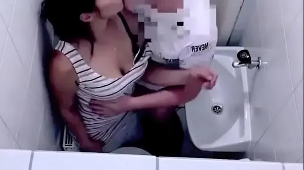 XXX Eating Sister-in-law in the bathroom while his wife went to the supermarket mega cev
