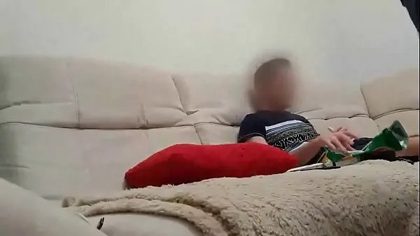 XXX Secretly jerking and cumming next to his stepbrother巨型管