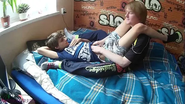 XXX Two young friends doing gay acts that turned into a cumshot mega cső