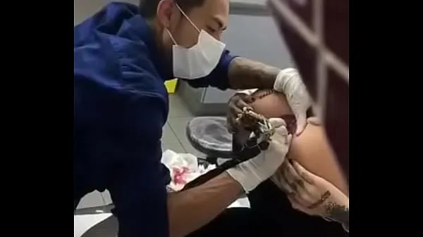 ХХХ Женщина татуирует ее задницу ссылка полное видео мега Туб
