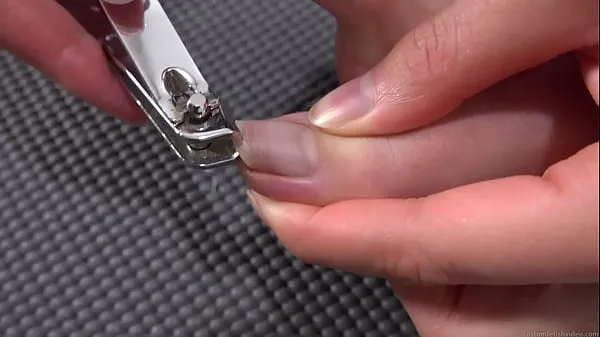 XXX Woman cutting toenails megarør