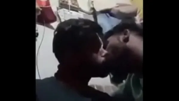 XXX A couple of hot and sexy Indian gays kissing each other passionately μέγα σωλήνα
