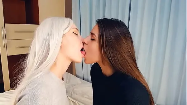 XXX TWO BEAUTIFULS GIRLS FRENCH KISS WITH LOVE mega cső