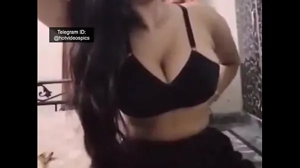 XXX GF showing big boobs on webcam megaputki
