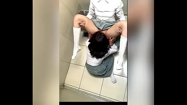 XXX Two Lesbian Students Fucking in the School Bathroom! Pussy Licking Between School Friends! Real Amateur Sex! Cute Hot Latinas megaputki