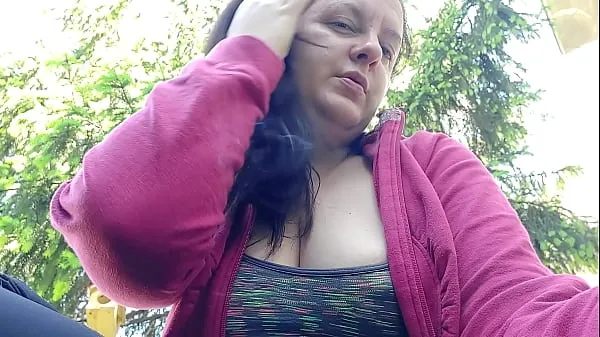 XXX Nicoletta smokes in a public garden and shows you her big tits by pulling them out of her shirt megarør