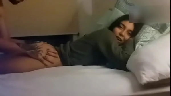 XXX BLOWJOB UNDER THE SHEETS - TEEN ANAL DOGGYSTYLE SEX أنبوب ضخم