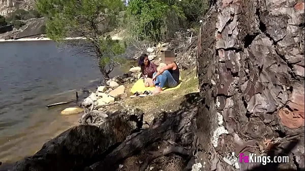 XXX VOYEUR FUCK: Filming an amateur couple outdoors mega trubica