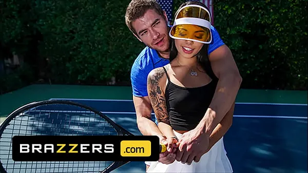 XXX Xander Corvus) Massages (Gina Valentinas) Foot To Ease Her Pain They End Up Fucking - Brazzers mega Tube
