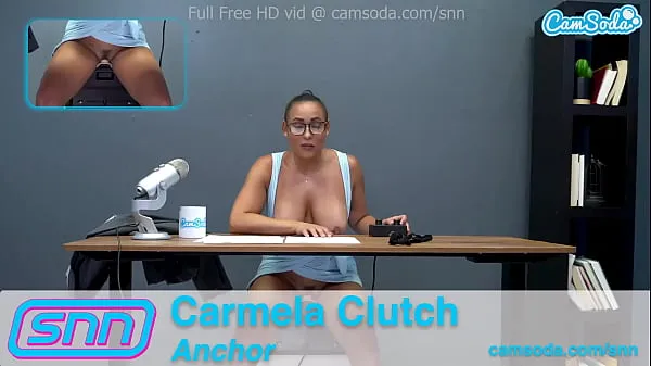 XXX Camsoda News Network Reporter reads out news as she rides the sybian mega rør
