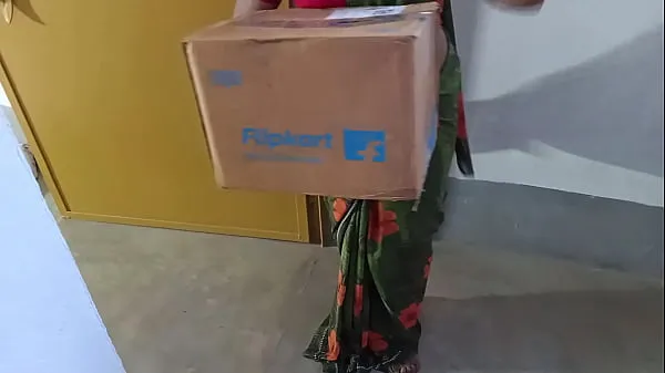 XXX Get fucked from flipkart delivery boy instead of money when my husband not home mega rør