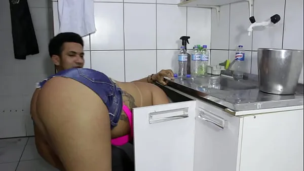 XXX The cocky plumber stuck the pipe in the ass of the naughty rabetão. Victoria Dias and Mr Rola mega cev