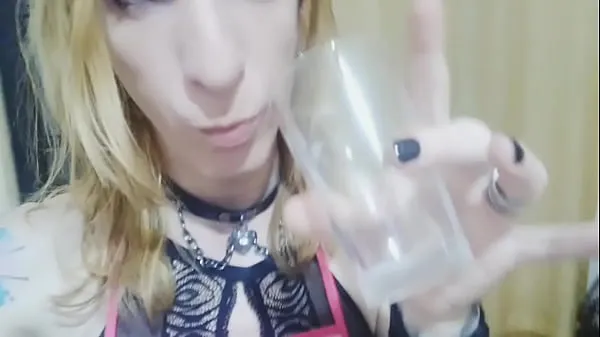 XXX Housewife drinking cum from a cup megaputki