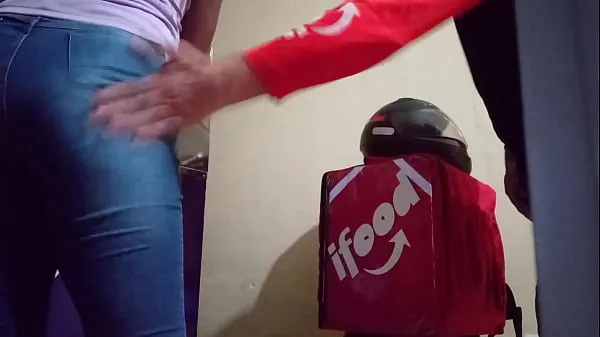 XXX Married working at the açaí store and gave it to the iFood delivery man mega tubo