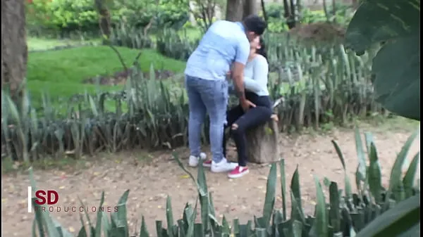 XXX SPYING ON A COUPLE IN THE PUBLIC PARK mega trubice