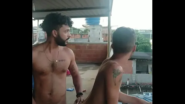 XXX My neighbor and I went to fuck on the roof and we almost got caught Davi Lobo ống lớn