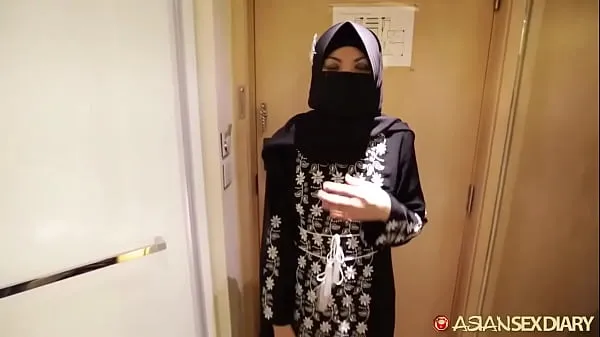 XXX 18yo Hijab arab muslim teen in Tel Aviv Israel sucking and fucking big white cock巨型管