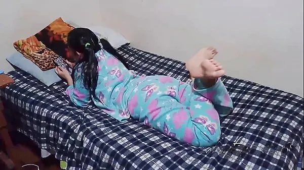 XXX My pretty neighbor in pajamas lets me see her underwear and fuck her before they discover us, we're home alone and I took the opportunity to fuck her ống lớn