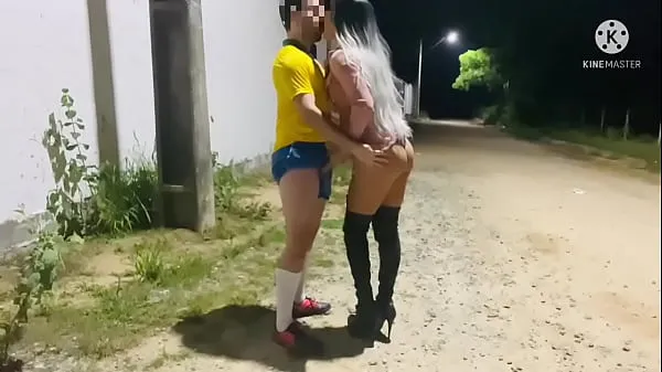 XXX FOOTBALL PLAYER FUCKING A CUZINHO IN THE MIDDLE OF THE STREET میگا ٹیوب