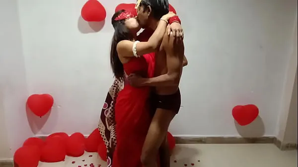 XXX Newly Married Indian Wife In Red Sari Celebrating Valentine With Her Desi Husband - Full Hindi Best XXX巨型管