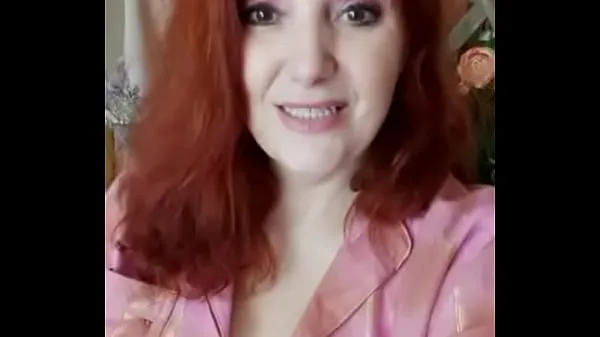 XXX Redhead in shirt shows her breasts 메가 튜브