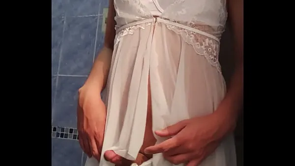 XXX Femboy ends up wearing angelic clothes ống lớn