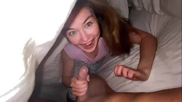 XXX I FUCKED MY STEPSISTER UNDER THE COVERS WHILE NO ONE IS LOOKING ống lớn