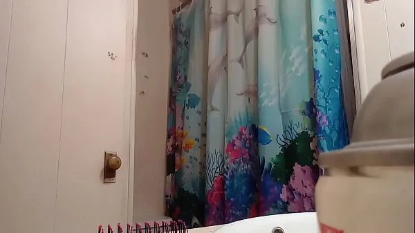 XXX Caught mom taking a shower mega trubica