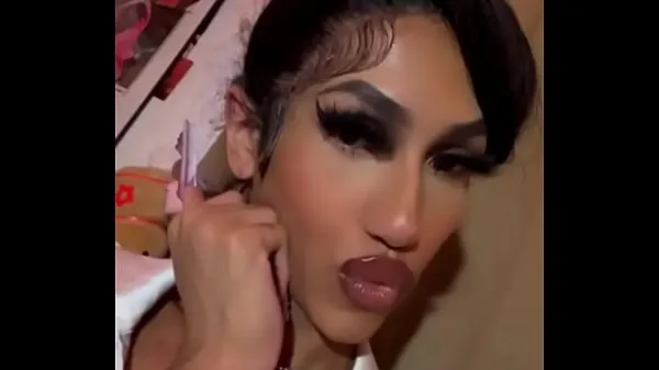 XXX Sexy Young Transgender Teen With Glossy Makeup Being a Crossdresser megarør