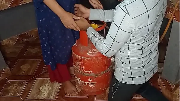 XXX 2023 new year, solved the problem of thirsty sister-in-law's pussy along with gas cylinder, fucked in the kitchen میگا ٹیوب