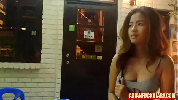 XXX Asian babe rides a tourist cock in Hotel room megarør