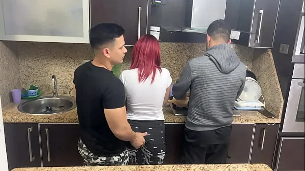XXX Wife and her Husband Cooking but Ops his Friend Gropes his Wife Next to the NTR Netorare NTR μέγα σωλήνα