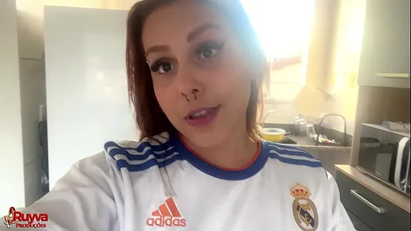XXX Young girl with hot ass disturbing her boyfriend watching the game mega rør