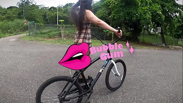 XXX On the street on a bicycle with an anal plug, a driver saw my butt outdoors megaputki