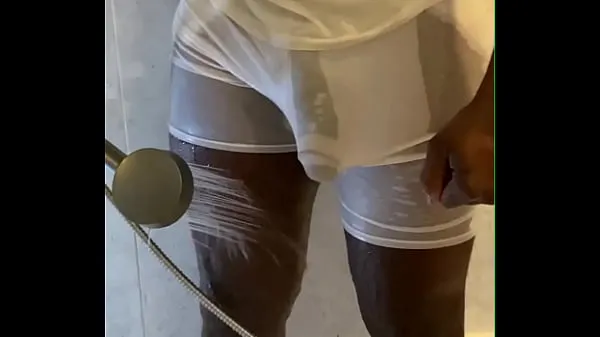 XXX MUSCLE and HOT BLACK MAN WITH A BIG AND THICK COCK very horny in the shower megaputki