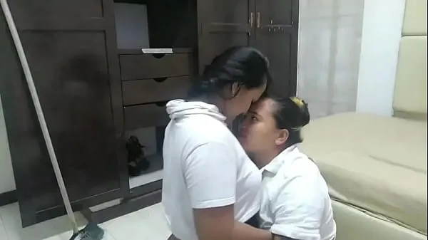 XXX I find the maid stuck with her ass in the air, before helping her out I give her good lick of ass and pussy میگا ٹیوب