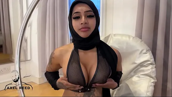 XXX ARABIAN MUSLIM GIRL WITH HIJAB FUCKED HARD BY WITH MUSCLE MAN巨型管