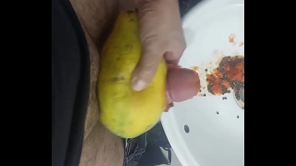XXX Masturbation with fruits. What things have friends gotten into หลอดเมกะ