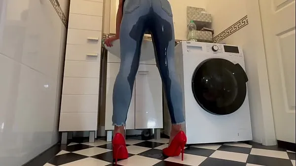 XXX Wetting extremely Jeans and Red classic High Heels and play with Pee巨型管