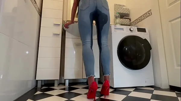 XXX Wetting extremely Jeans and Red classic High Heels and play with Pee巨型管