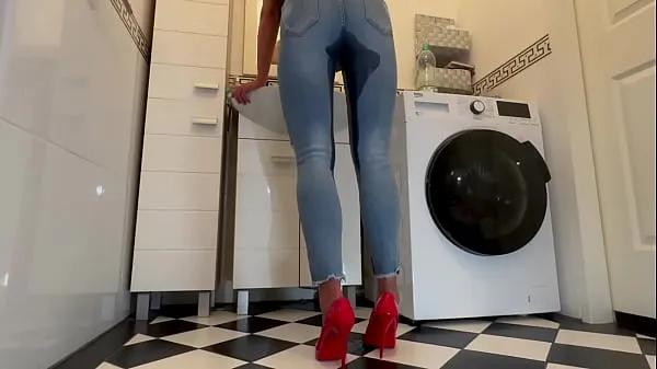 XXX Wetting extremely Jeans and Red classic High Heels and play with Pee أنبوب ضخم