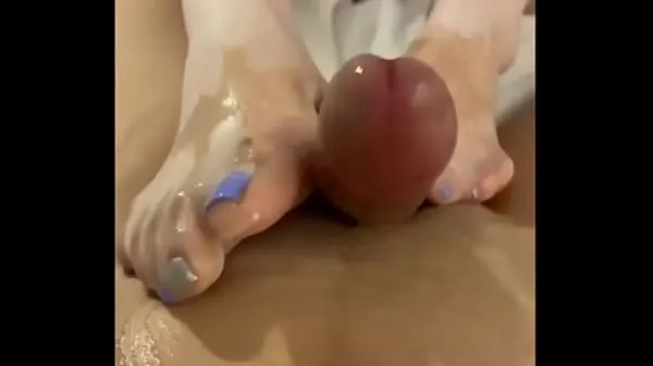 XXX The queen trains the inch to stop the footjob and extract the sperm, the stockings JJ super cool footjob, after the footjob, I still don't let it go, continue the footjob and squeeze the sperm أنبوب ضخم