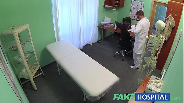 XXX Fake Hospital Sexual treatment turns gorgeous busty patient moans of pain into p أنبوب ضخم