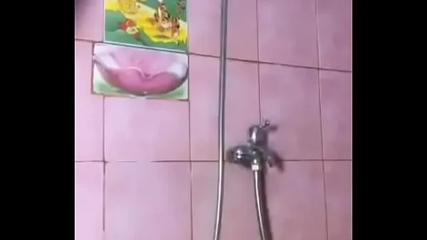 XXX Pinkie takes a bath megarør