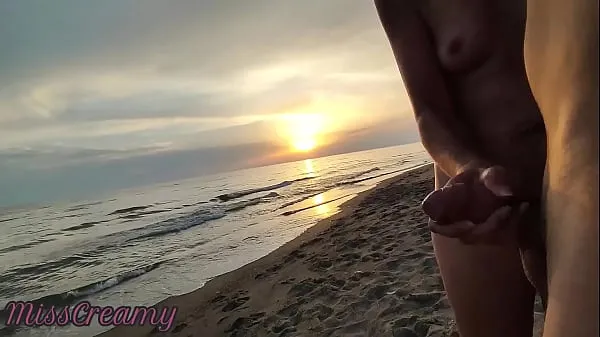 XXX French Milf Blowjob Amateur on Nude Beach public to stranger with Cumshot 02 - MissCreamy megarør