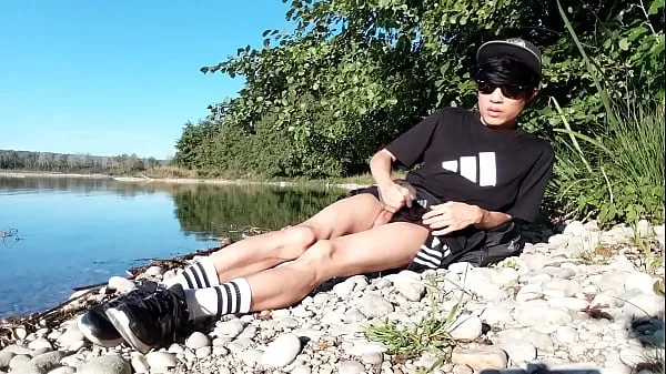 XXX Jon Arteen wanks outdoor on a pebbles beach, the sexy twink wearing short shorts cums on his thigh, and cumplay mega trubica