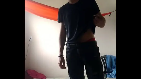XXX Young boy showing off μέγα σωλήνα
