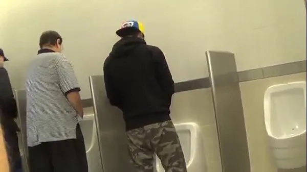 XXX Hot Gay teens having fun in Public bathroom megarør