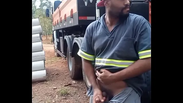 XXX Worker Masturbating on Construction Site Hidden Behind the Company Truck ống lớn