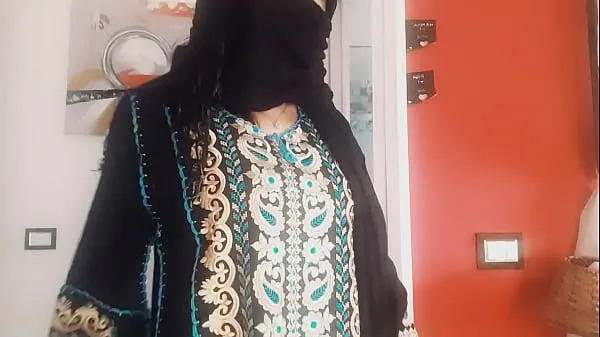 XXX Muslim girl wanna try to suck mega cső